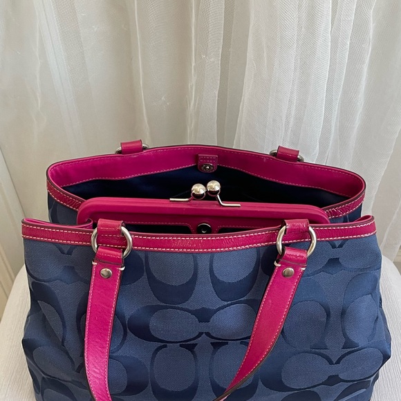 Coach Navy and Pink Satchel. Kiss clutch pocket detail - Picture 4 of 5
